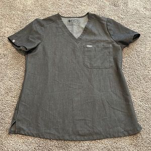 FIGS Catarina One-Pocket Scrub Top in Graphite Grey Gray Size Small